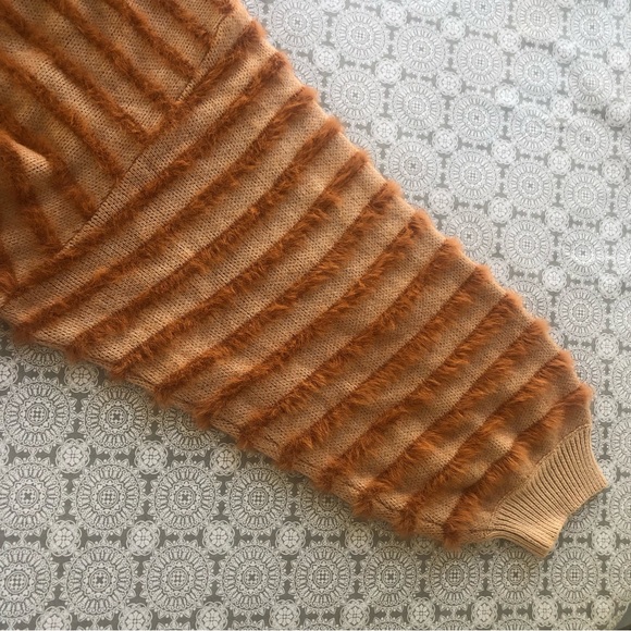 Davi & Dani Long Sleeve V-Neck Striped Sweater Size Large - Picture 6 of 7